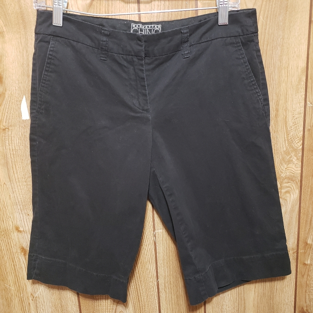 New York & Co Womens Size 6  Stretchy Black Bermuda Shorts Pockets